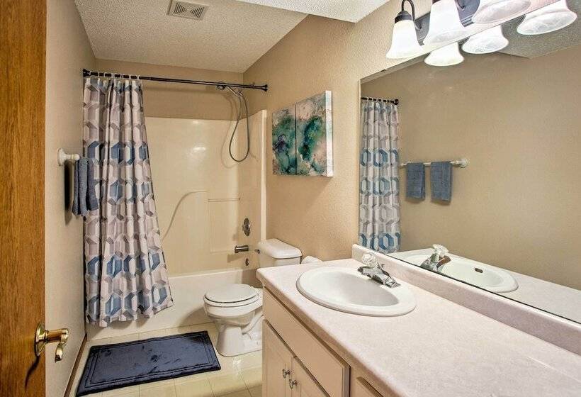 Suburban Gem W/yard+deck 5mi From Dtwn Rochester!