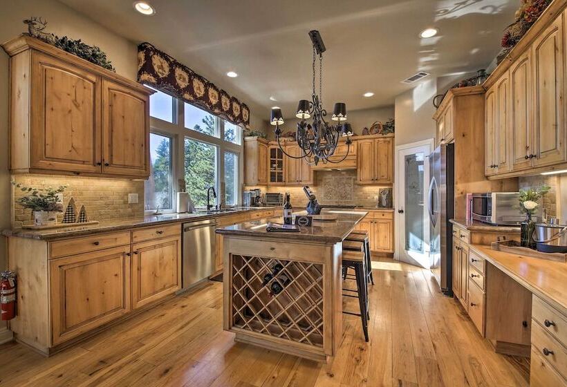 Sugar Bear Lodge W/ Game Room 5 Mi To Village!