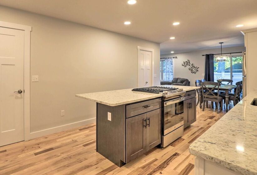 Sun Dappled Retreat   Walk To Wickaboag Lake!