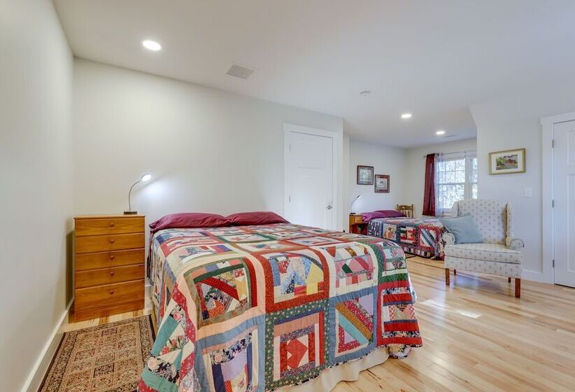 Sun Dappled Retreat   Walk To Wickaboag Lake!