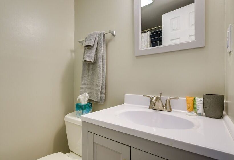 Sunny Family Home, 3 Mi To High Point Market!