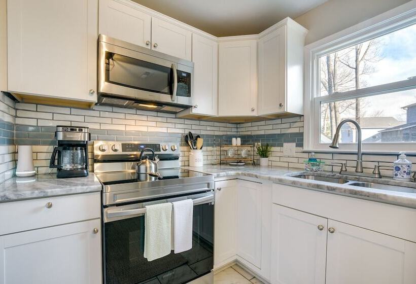 Sunny Family Home, 3 Mi To High Point Market!