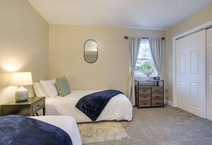 Sunny Family Home, 3 Mi To High Point Market!