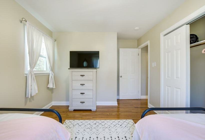 Sunny Family Home, 3 Mi To High Point Market!