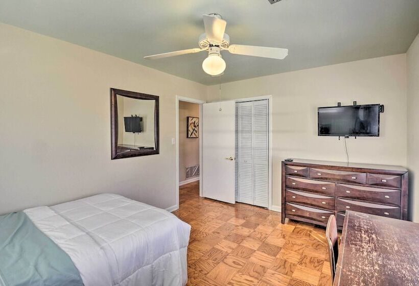 Sunny Gainesville Home: Fenced Yard, Fire Pit