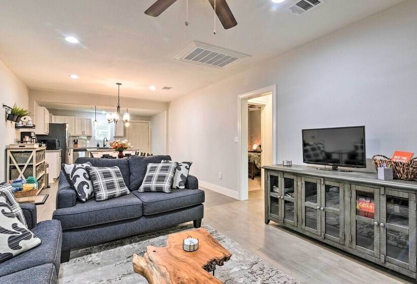 ~ 2 Mi To Pleasure Pier: Home In Galveston!