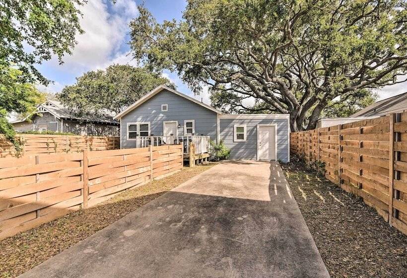 ~ 2 Mi To Pleasure Pier: Home In Galveston!