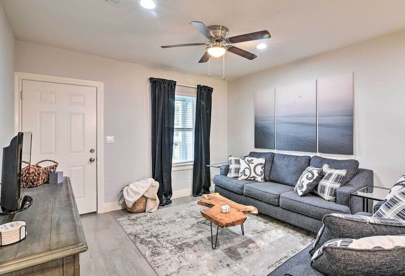 ~ 2 Mi To Pleasure Pier: Home In Galveston!