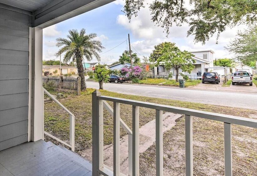 ~ 2 Mi To Pleasure Pier: Home In Galveston!