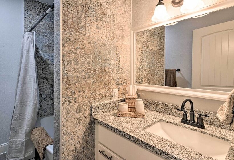 ~ 2 Mi To Pleasure Pier: Home In Galveston!