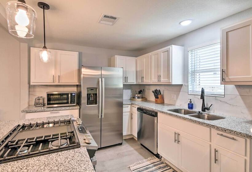 ~ 2 Mi To Pleasure Pier: Home In Galveston!