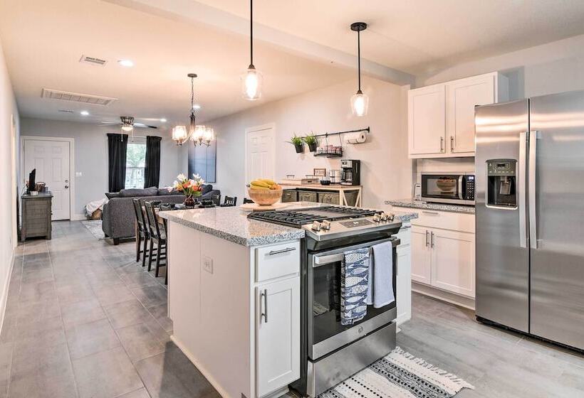 ~ 2 Mi To Pleasure Pier: Home In Galveston!