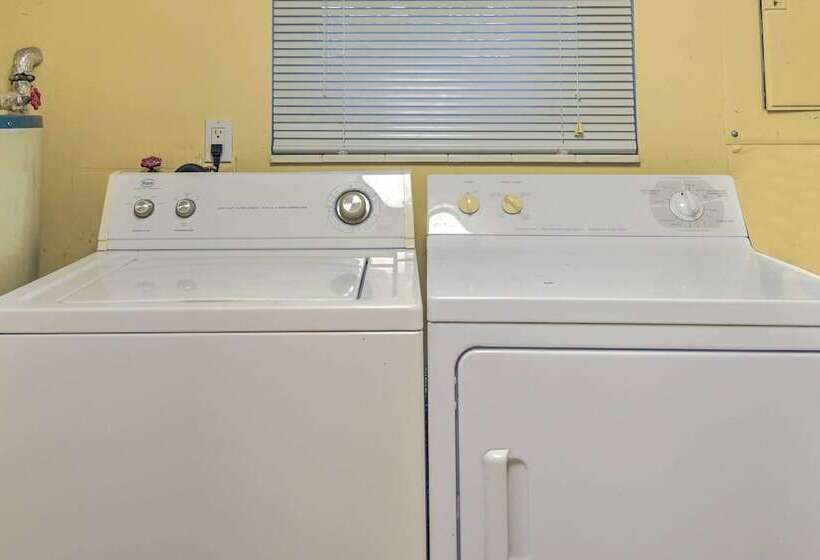 Sunny Sarasota Home W/ Yard < 2 Mi To Downtown!