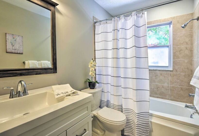 Sunny Sarasota Home W/ Yard < 2 Mi To Downtown!