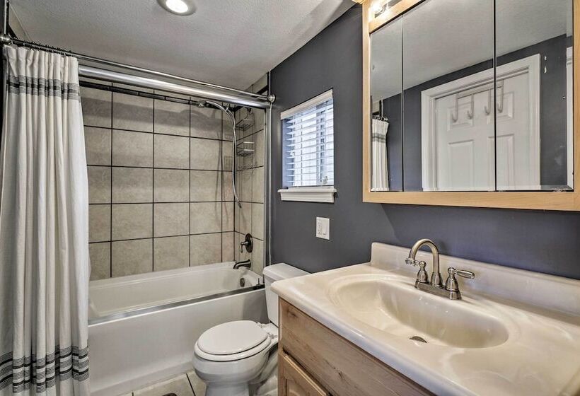 Lakeside Home W/ Boat Dock In Sunrise Beach