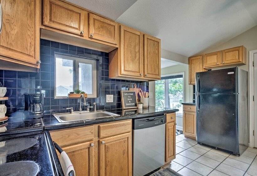 Lakeside Home W/ Boat Dock In Sunrise Beach