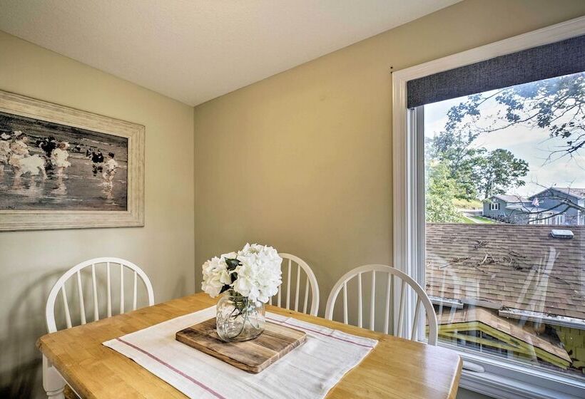 Lakeside Home W/ Boat Dock In Sunrise Beach