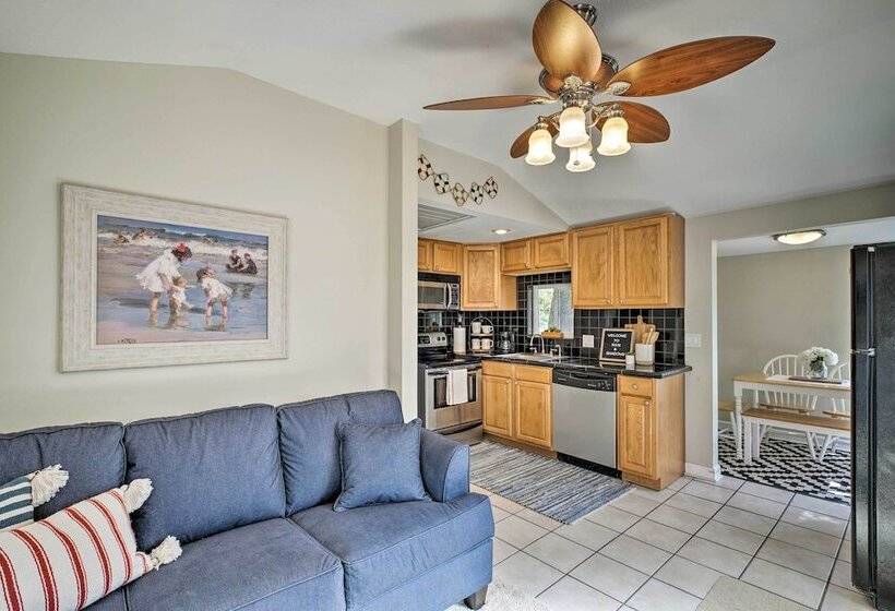 Lakeside Home W/ Boat Dock In Sunrise Beach