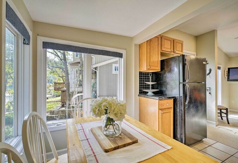 Lakeside Home W/ Boat Dock In Sunrise Beach