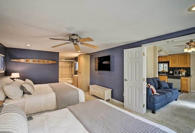 Lakeside Home W/ Boat Dock In Sunrise Beach