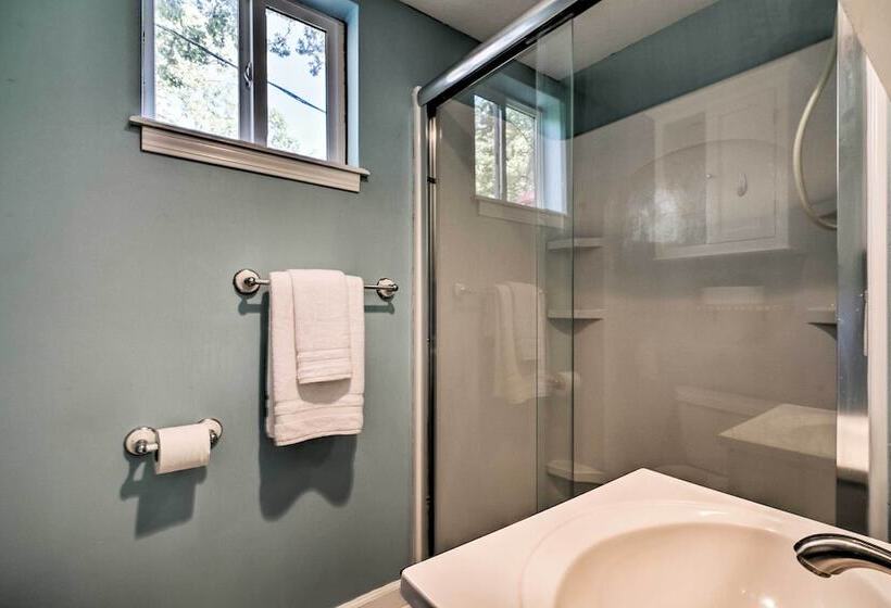 Lakeside Home W/ Boat Dock In Sunrise Beach