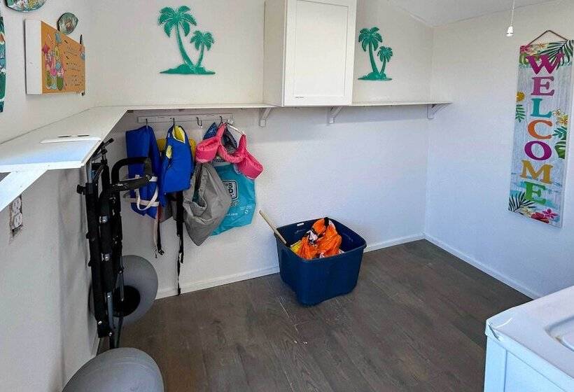 A Frame Family Home Near Beach: Beach Gear!