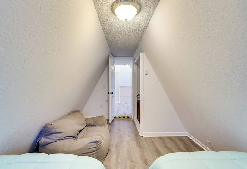 A Frame Family Home Near Beach: Beach Gear!