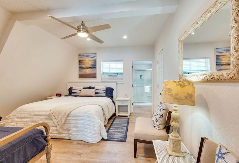 A Frame Family Home Near Beach: Beach Gear!