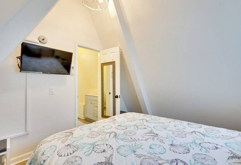 A Frame Family Home Near Beach: Beach Gear!