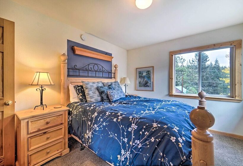 Tahoe Donner Retreat W/ Hot Tub & Fireplace!