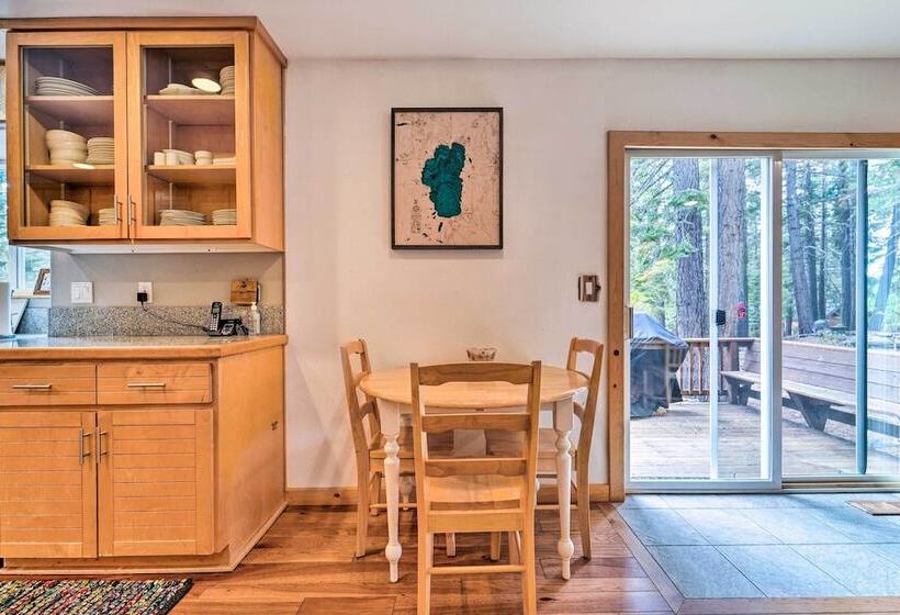 Tahoe Donner Retreat W/ Hot Tub & Fireplace!