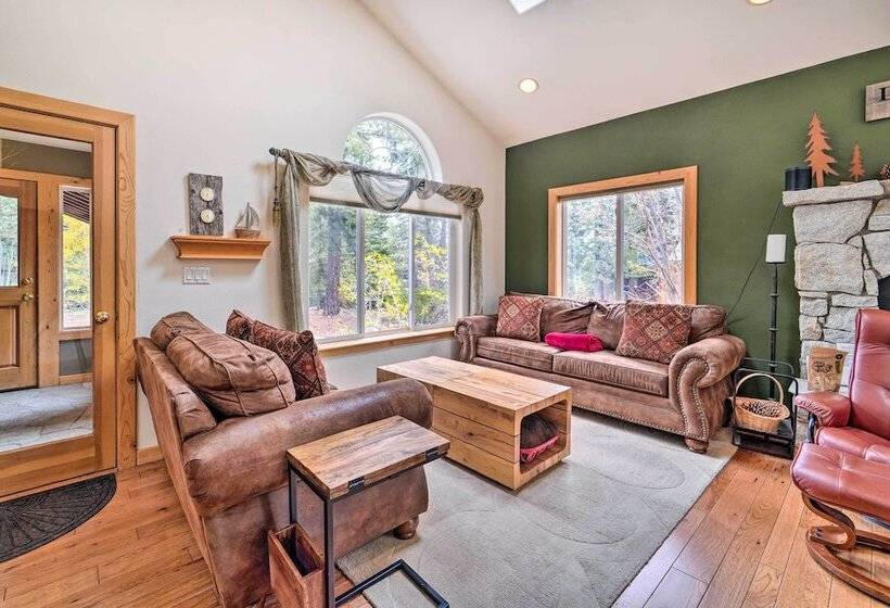 Tahoe Donner Retreat W/ Hot Tub & Fireplace!