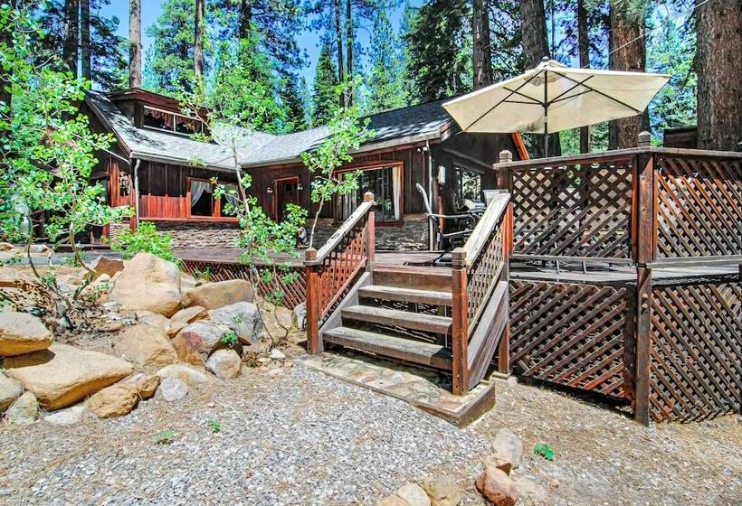 Tahoe Vista Cabin W/ Deck: 1 Mi To Kings Beach!