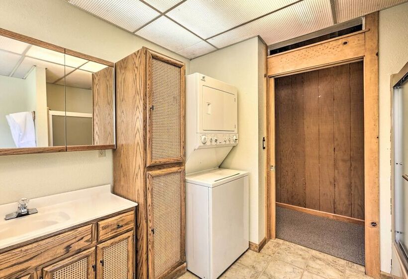 Tahoe Vista Cabin W/ Deck: 1 Mi To Kings Beach!