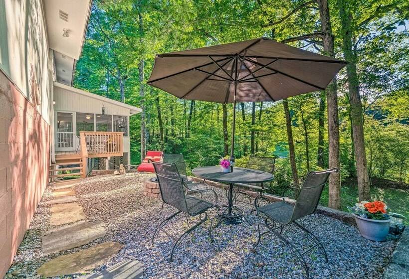 The Crystal House W/ Sunroom & Golf Green Views!