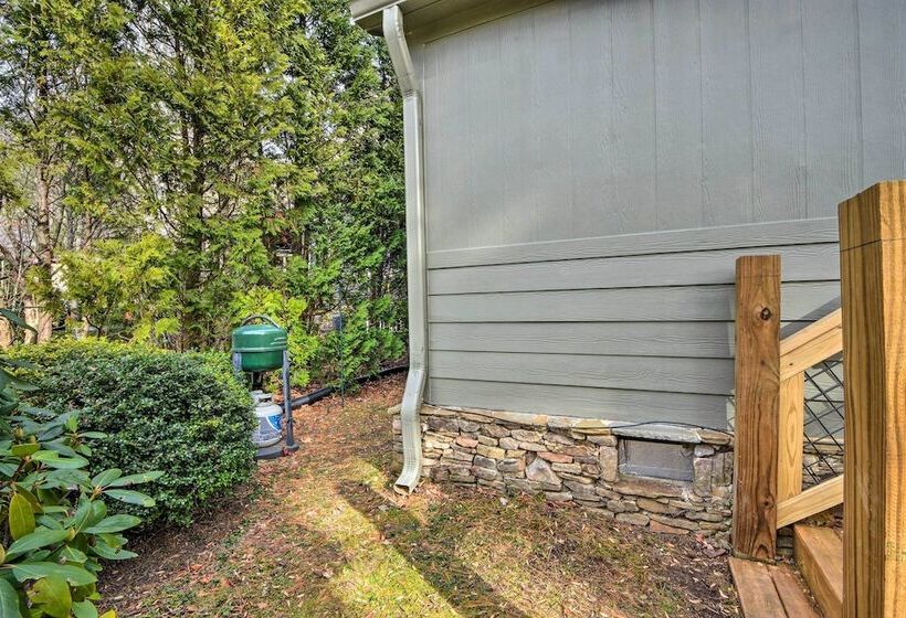 The Cubs Den  Woodsy Highlands Home: Hike & Ski!