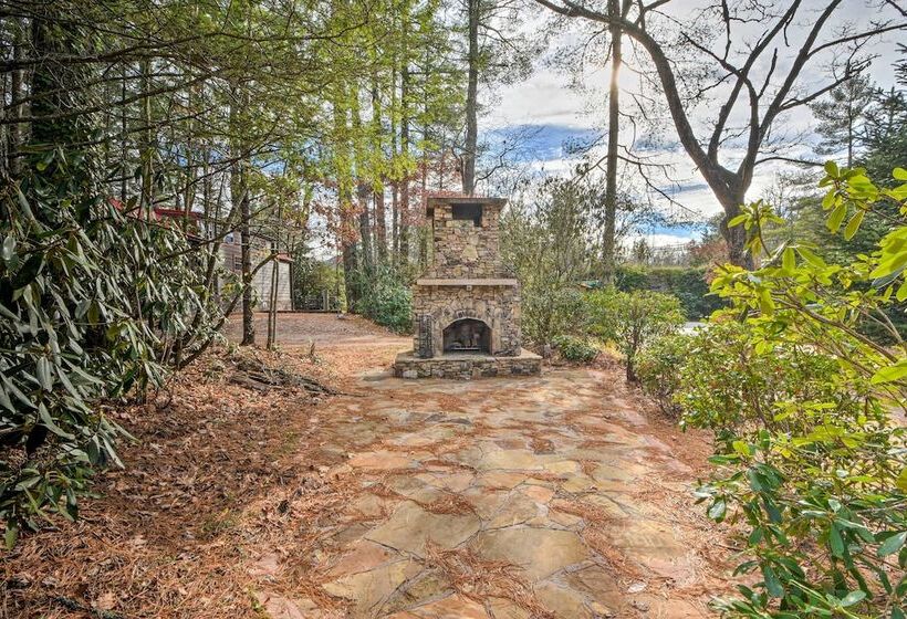 The Cubs Den  Woodsy Highlands Home: Hike & Ski!