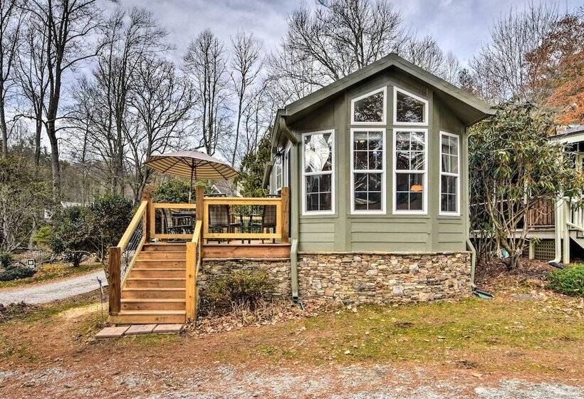 The Cubs Den  Woodsy Highlands Home: Hike & Ski!