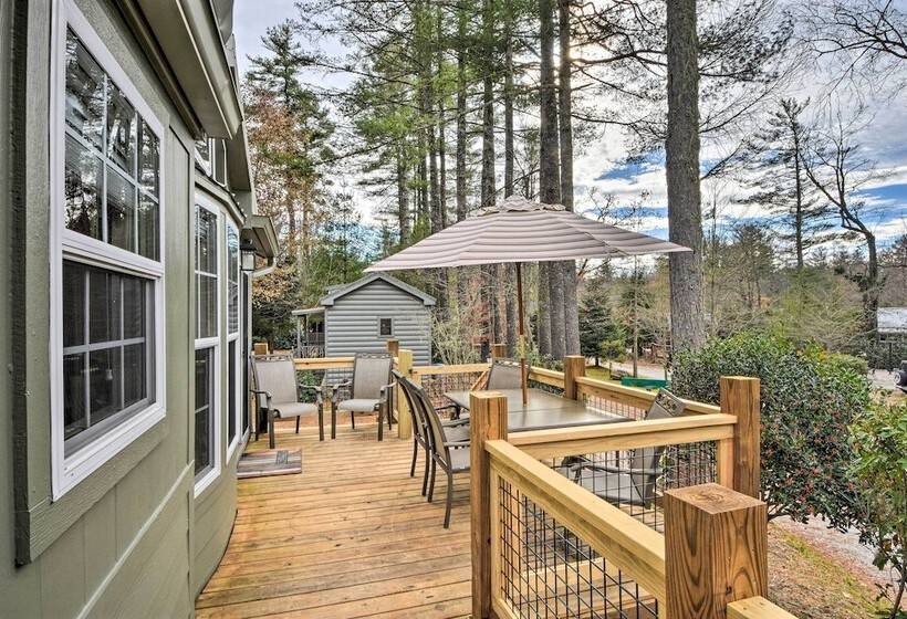 The Cubs Den  Woodsy Highlands Home: Hike & Ski!