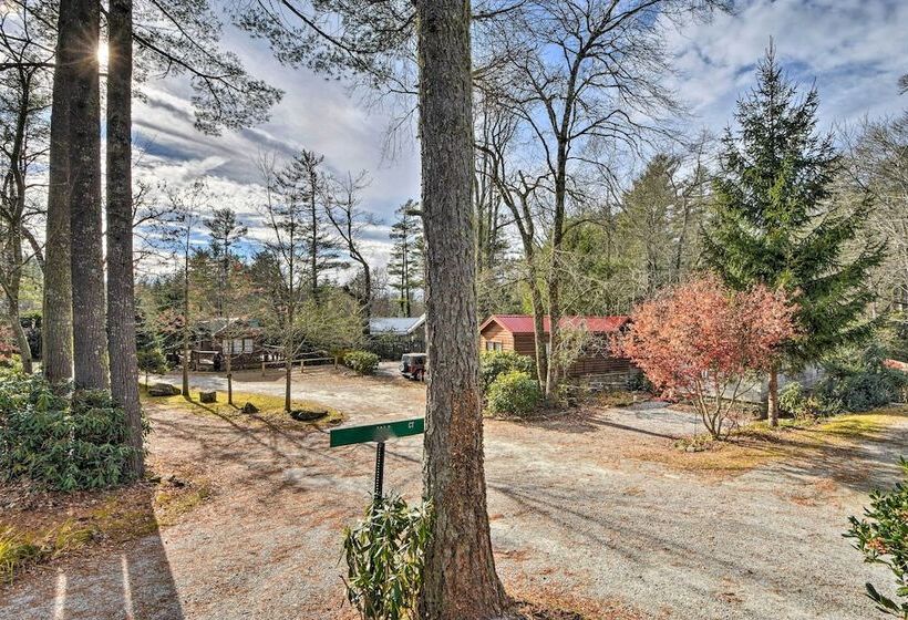 The Cubs Den  Woodsy Highlands Home: Hike & Ski!