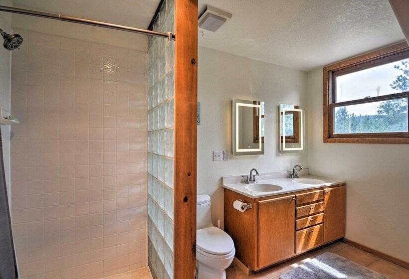 The Pinecone Palace W/ Hiking Trail Access!