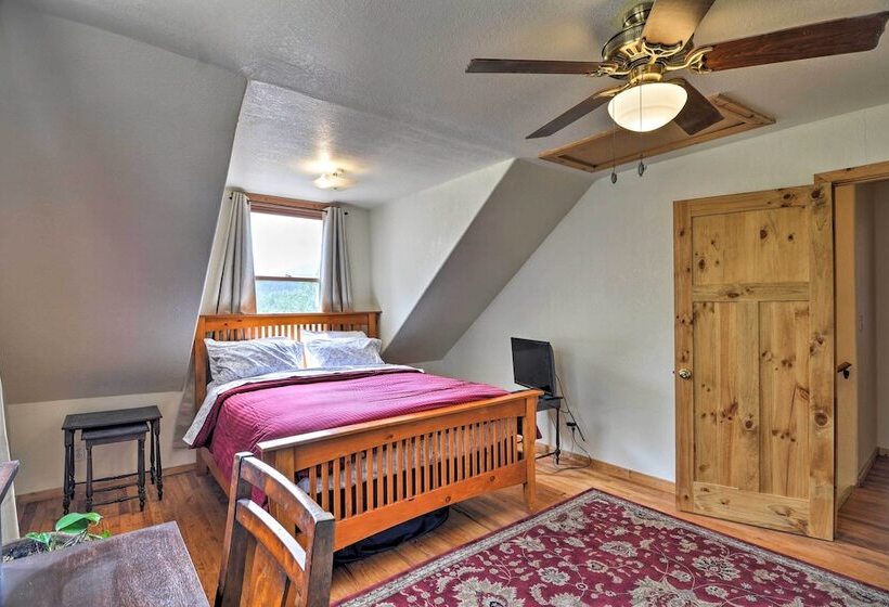 The Pinecone Palace W/ Hiking Trail Access!