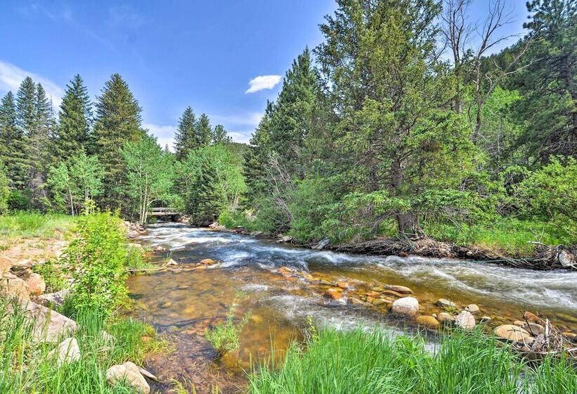 The Pinecone Palace W/ Hiking Trail Access!