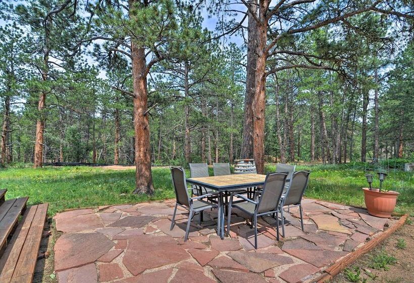 The Pinecone Palace W/ Hiking Trail Access!