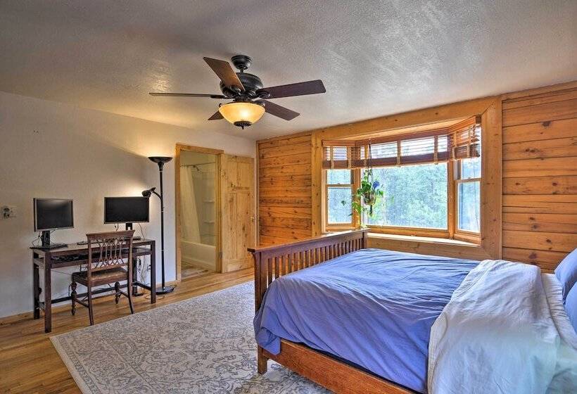 The Pinecone Palace W/ Hiking Trail Access!