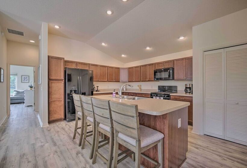 The Villages Retreat W/ Lanai & Lake Views!