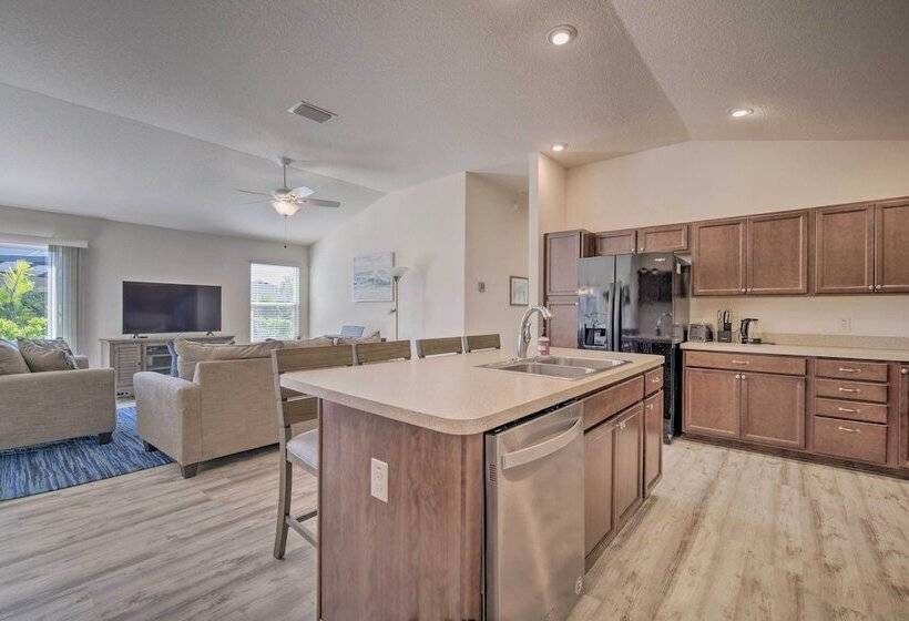 The Villages Retreat W/ Lanai & Lake Views!