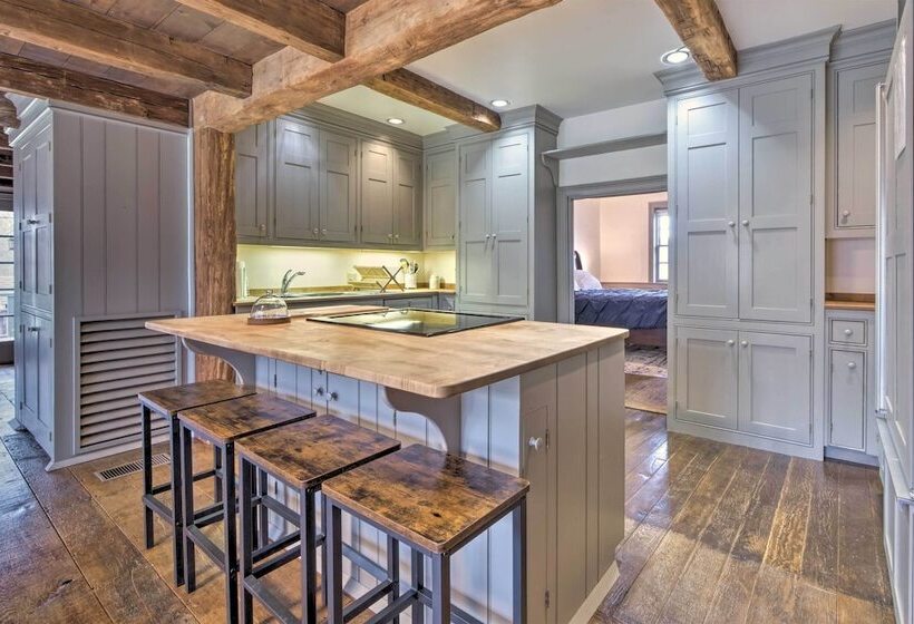 Timeless Winesburg Farmhouse W/ Deck