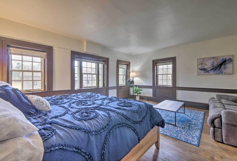 Timeless Winesburg Farmhouse W/ Deck