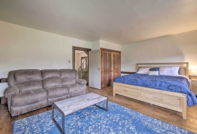 Timeless Winesburg Farmhouse W/ Deck